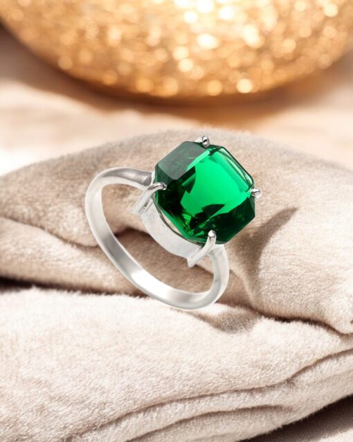 Beautiful Green Emerald 925 Sterling Silver Ring - Image 4