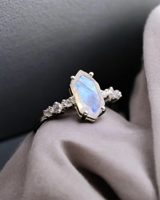 Natural Rainbow Moonstone 925 Sterling Silver Prefect Ring - Image 2