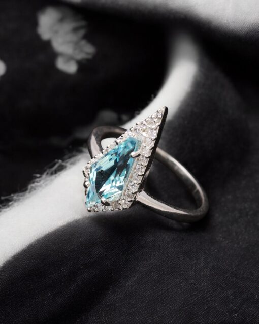 Natural Sky Blue Topaz 925 Sterling Silver Ring